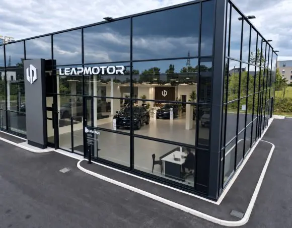 Leapmotor își continuă expansiunea în Europa: rețeaua mărcii depășește pragul de 1 000 de puncte de vânzare
