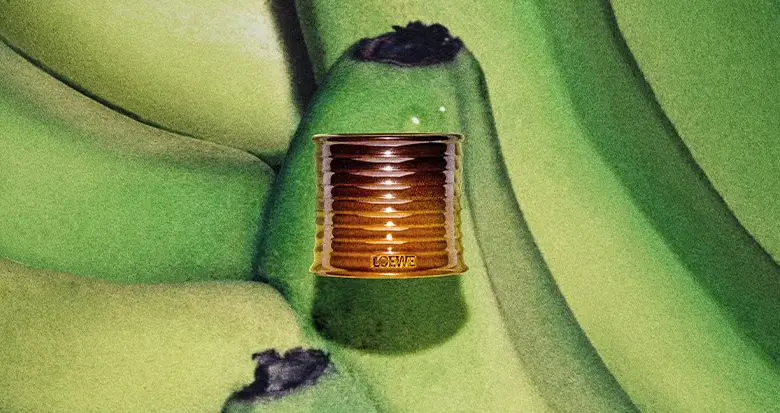 LOEWE lansează o lumânare parfumată inspirată de banoffee pie