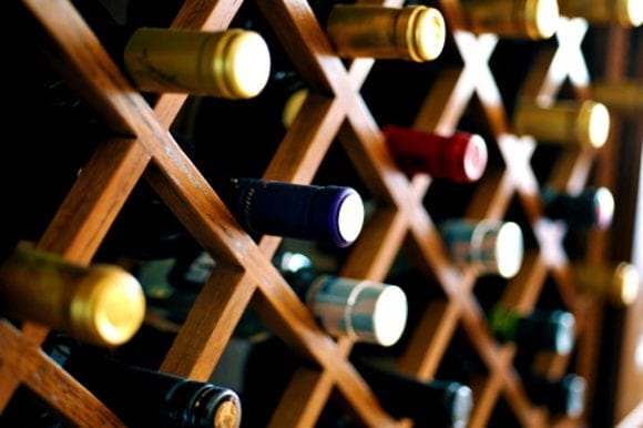Cum să depozitezi corect vinurile de epocă