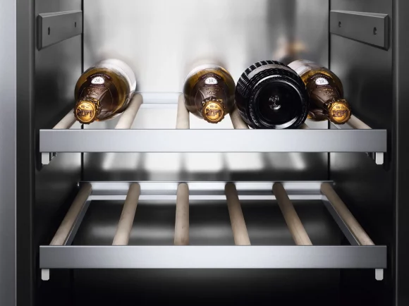 Vinurile rafinate merită un răcitor la cele mai înalte standarde. GAGGENAU aduce un plus de valoare pe piață