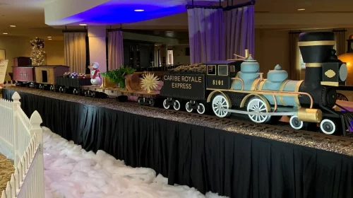 Un resort din Florida a realizat un tren din ciocolată lung de 8 metri