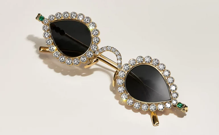 Pharrell Williams și Tiffany & Co. lansează ochelari de soare cu diamante de 25 de carate
