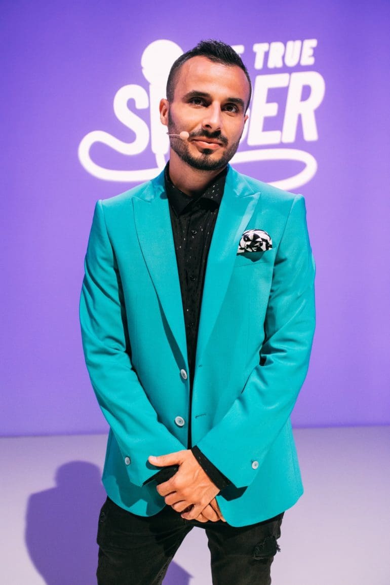 HBO MAX dezvăluie juriul, prezentatorul și moderatorii  ONE TRUE SINGER, primul reality-show de talente produs de  Max Original în România