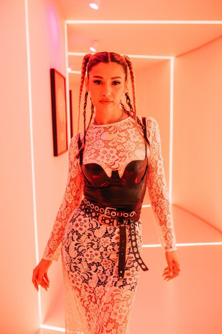 HBO MAX dezvăluie juriul, prezentatorul și moderatorii  ONE TRUE SINGER, primul reality-show de talente produs de  Max Original în România