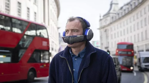 Dyson a lansat o pereche de căști care funcționează ca purificator de aer