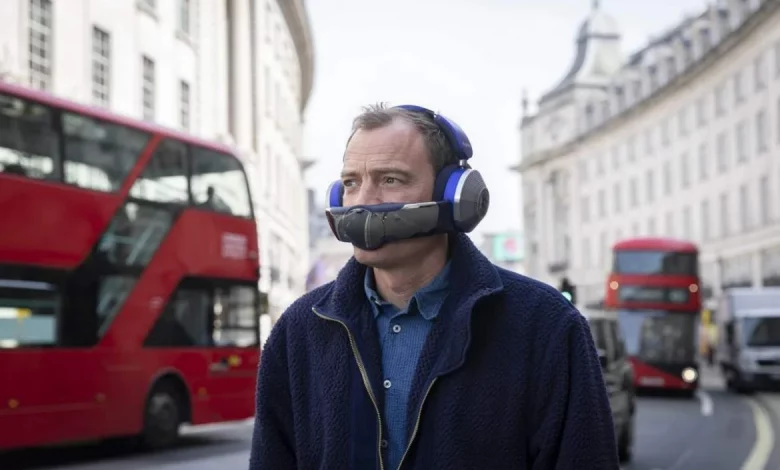 Dyson a lansat o pereche de căști care funcționează ca purificator de aer