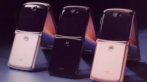 Motorola Razr a fost cel mai neașteptat accesoriu la Met Gala