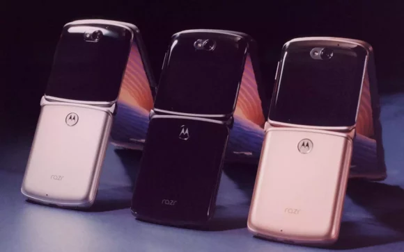 Motorola Razr a fost cel mai neașteptat accesoriu la Met Gala