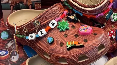 SZA și Crocs lansează o colecție capsulă