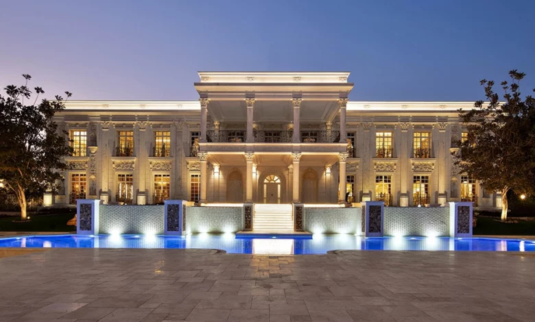 Un conac din Dubai este decorat cu 700.000 de foi de aur