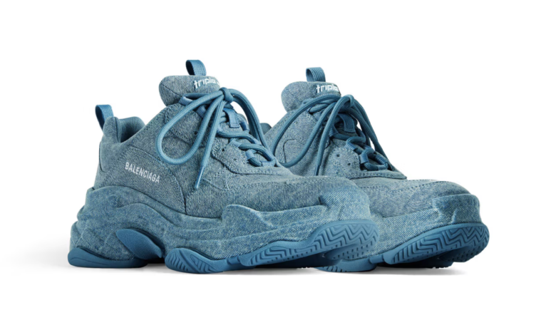 Balenciaga a lansat o iterație a modelului Triple S învăluită în denim