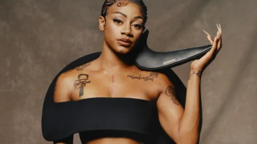 Nike and Jacquemus lansează The Swoosh Bag