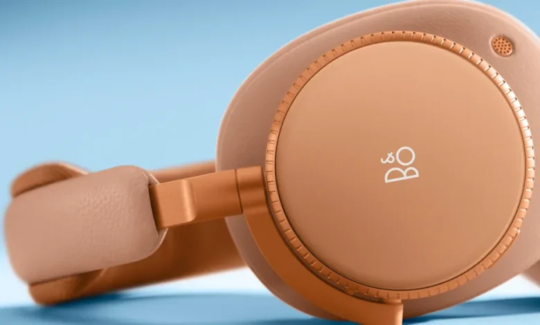 Bang & Olufsen lansează un model de căști premium