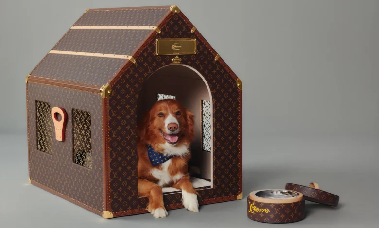 Louis Vuitton lansează o colectie pentru câini cu prețuri până la 60.000 de dolari