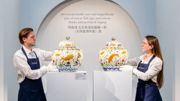 O pereche rară de vase din dinastia Ming a fost vândută pentru 12,5 milioane de dolari