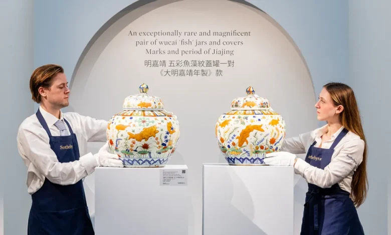 O pereche rară de vase din dinastia Ming a fost vândută pentru 12,5 milioane de dolari