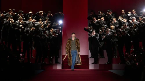 Dolce & Gabbana prezintă la Milano colecția Menswear toamnă 2025