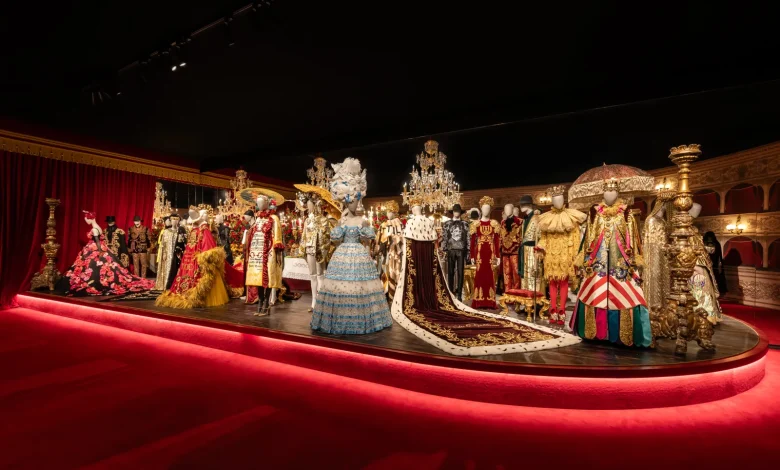 Expoziția Dolce & Gabbana Du Cœur à la Main se deschide la Paris