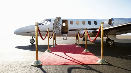 Elon Musk este unul dintre cei mai celebri pasageri ai zborurilor private din 2024