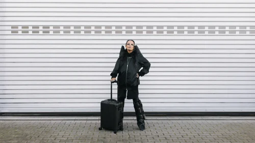 Călătorește cu stil cu noua valiză de cabină Rimowa x Rick Owens
