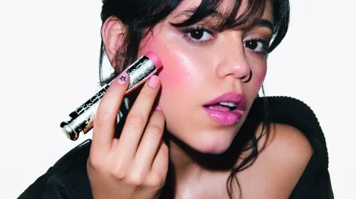 Actrița Jenna Ortega este numită ambasador de imagine pentru Dior Makeup