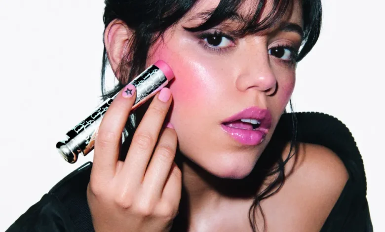 Actrița Jenna Ortega este numită ambasador de imagine pentru Dior Makeup