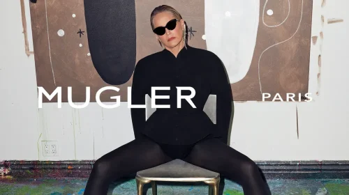 Casa de modă Mugler lansează o colecție de 24 de look-uri inspirate de piese din arhiva sa