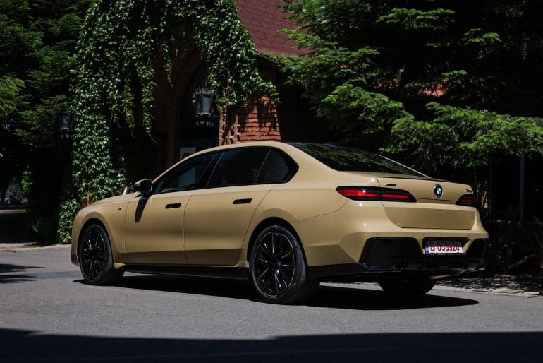 BMW Seria 7 are o nouă culoare specială pentru România