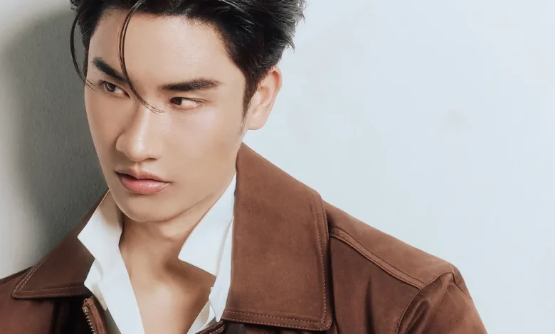 Actorul thailandez Tawan Vihokratana este cel mai nou ambasador de brand Loewe