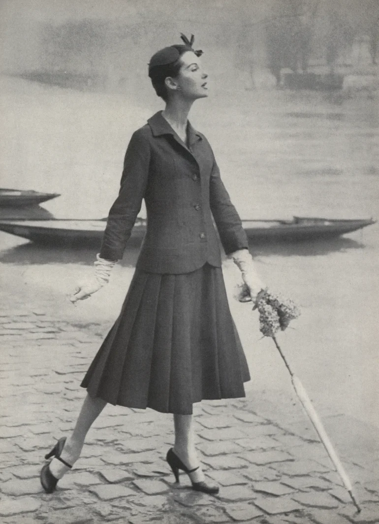 Silueta în linie A, 1955