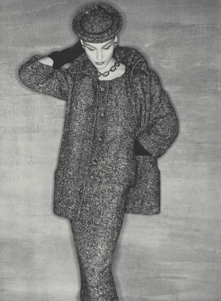 Silueta în linie H, 1954