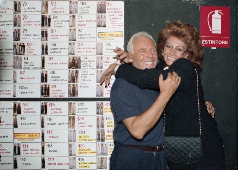Giorgio Armani și Sophia Loren în culisele unui show, 1993