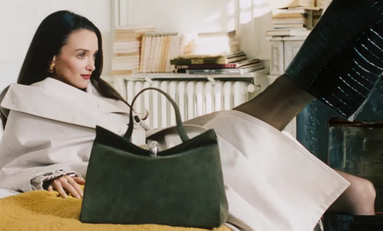 Jacquemus introduce geanta Valérie, numită în amintirea mamei fondatorului brandului