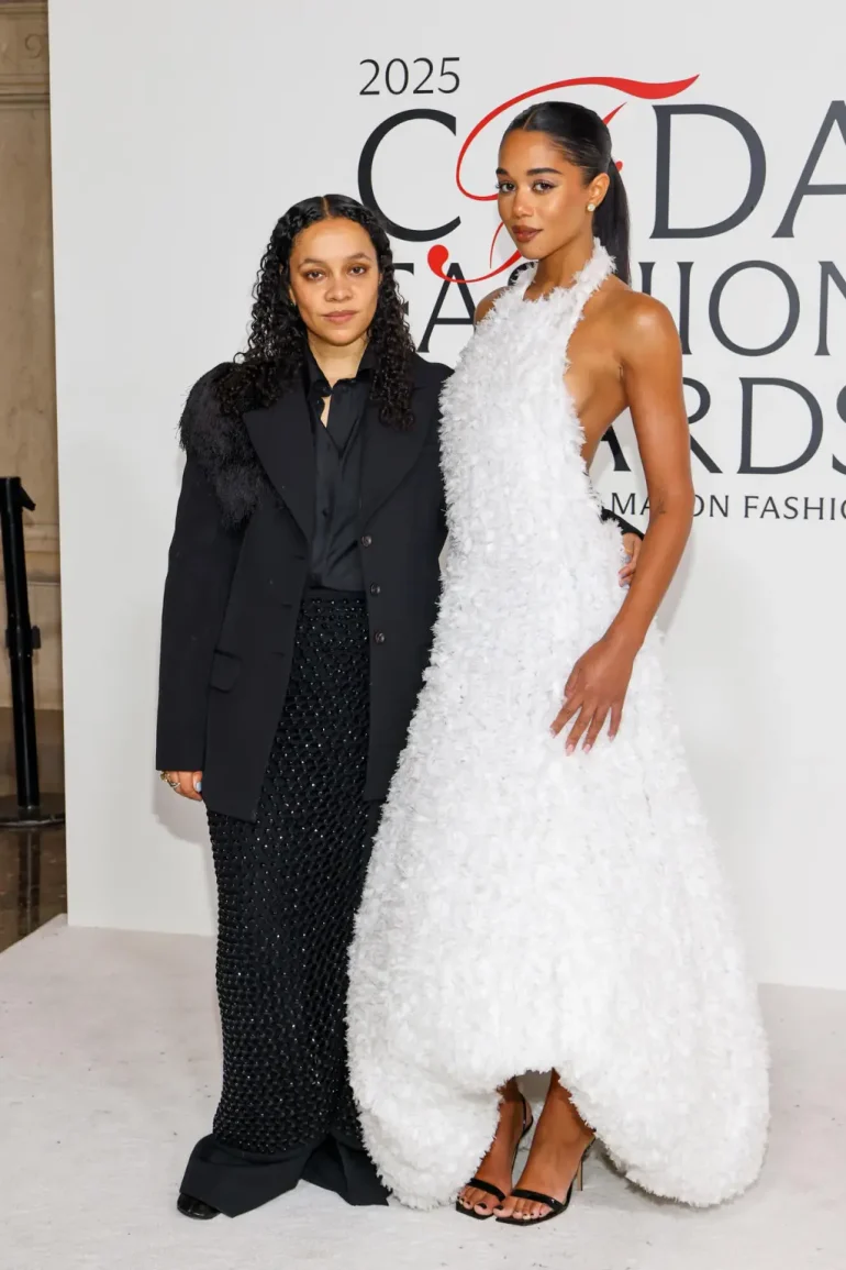 Rachel Scott și Laura Harrier