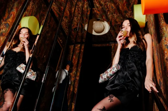 Valentino lansează geanta DeVain cu o petrecere în New York