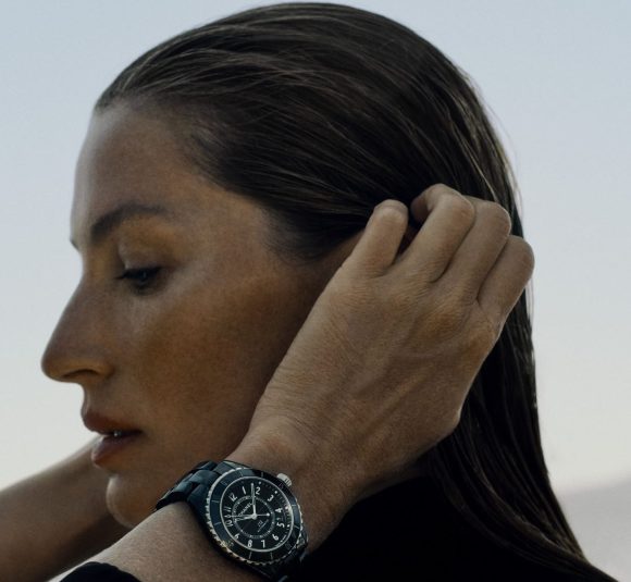 Chanel lansează noua campanie pentru ceasul J12 cu Gisele Bündchen