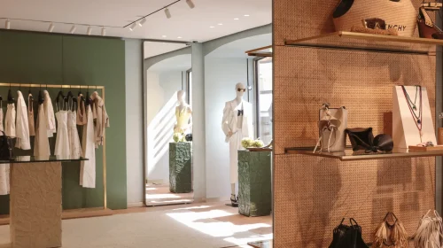 Givenchy deschide un boutique pop-up în Saint-Tropez