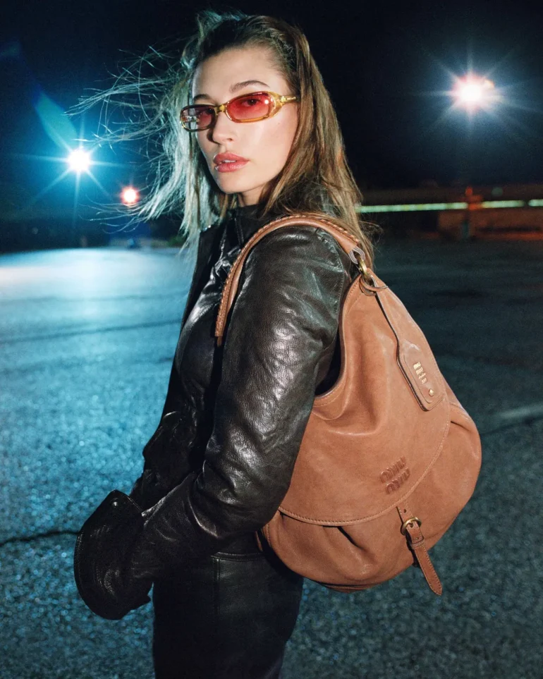 Hailey Bieber Miu Miu toamnă 2026 