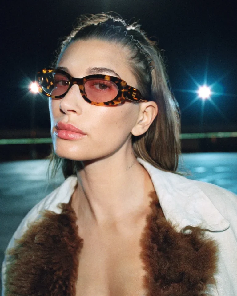 Hailey Bieber Miu Miu toamnă 2026