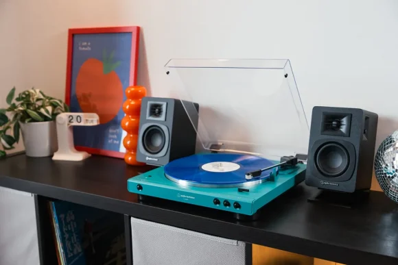 Audio-Technica a lansat un pick-up în versiune specială pentru decoruri moderne